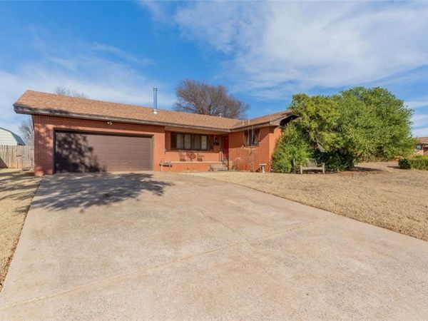 1413 Park Avenue, Clinton, OK 73601