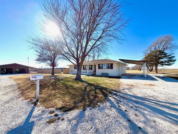 615 W County Line Road, Seiling, OK 73663