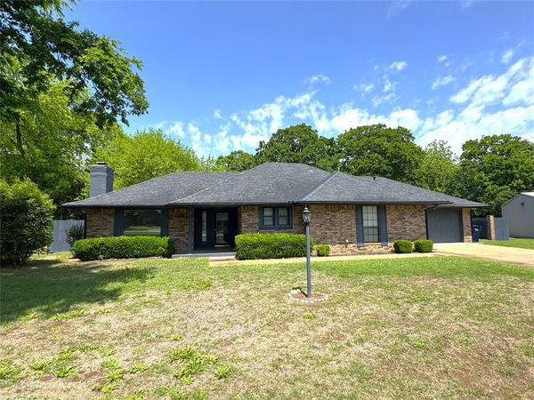 2449 Whispering Oak Drive, Seminole, OK 74868