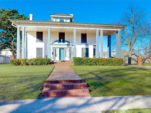 211 SW F Street, Ardmore, OK 73401