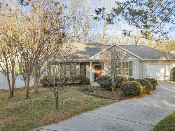 932 Hermitage Rdg, Hermitage, TN 37076