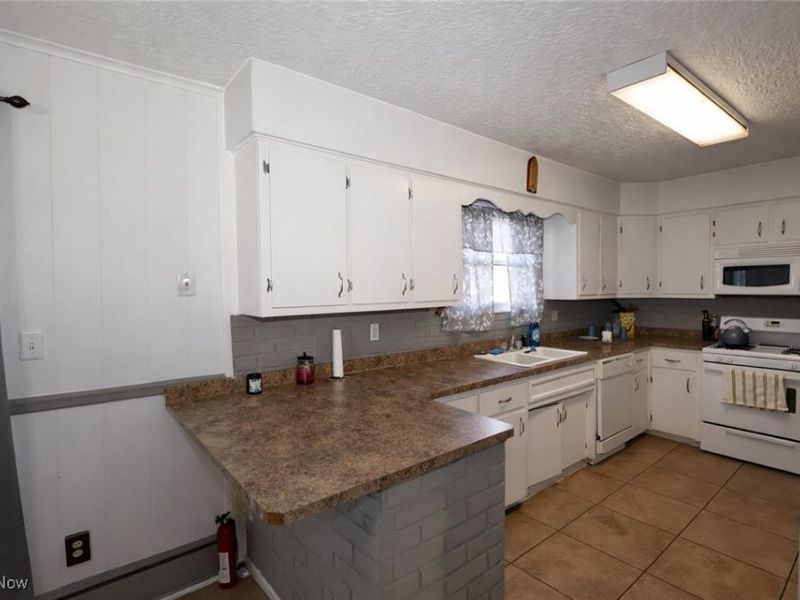 4242 Kerrybrook Drive, Austintown, OH 44511 Photo 3