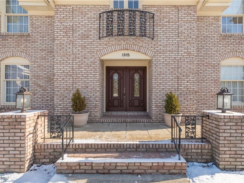 1315 Queen Annes Gate, Westlake, OH 44145 Photo 3