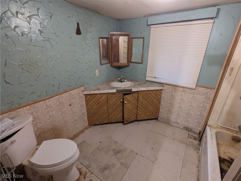 1519 Lake Road, Lakemore, OH 44250 Photo 6