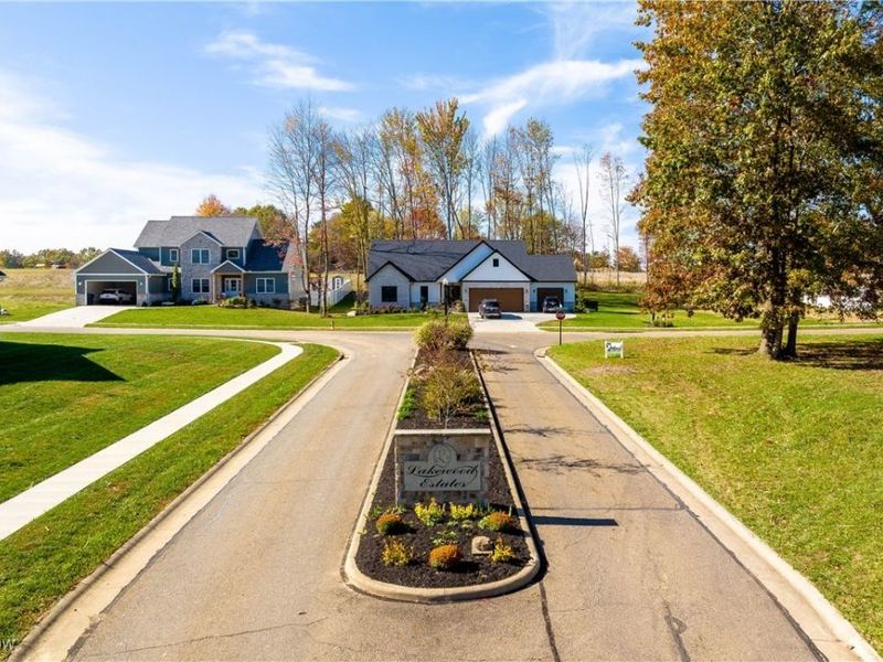 W Lakewood Drive, Canal Fulton, OH 44614 Photo 16