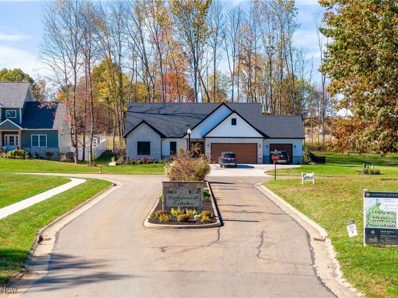 W Lakewood Drive, Canal Fulton, OH 44614 Photo 2