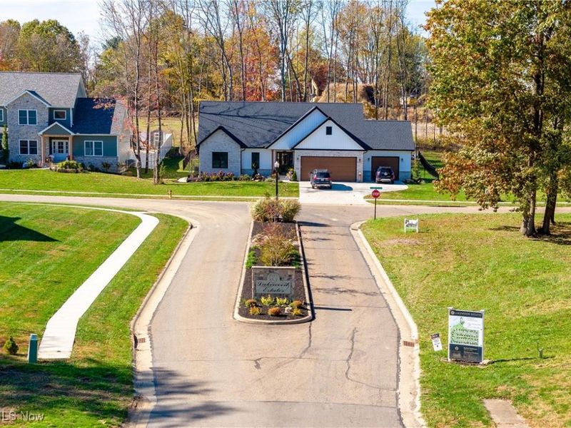 W Lakewood Drive, Canal Fulton, OH 44614 Photo 3