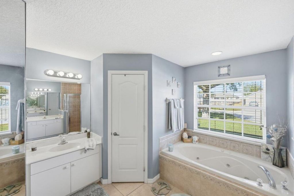 1002 SW Hamrock Avenue, Port Saint Lucie, FL 34953 Photo