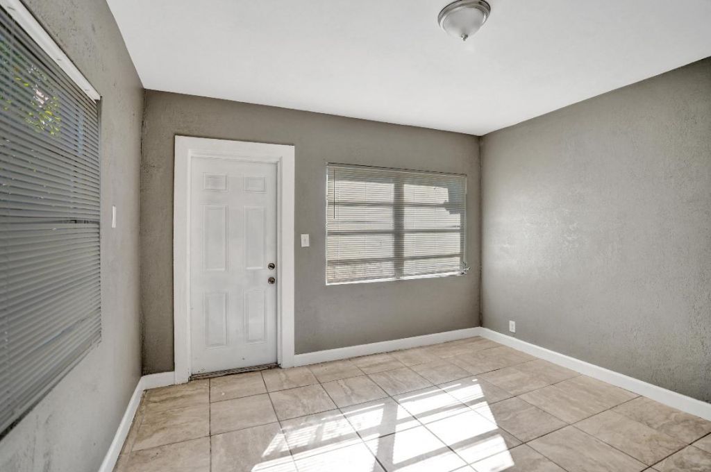 627 30th Street, West Palm Beach, FL 33407 Photo