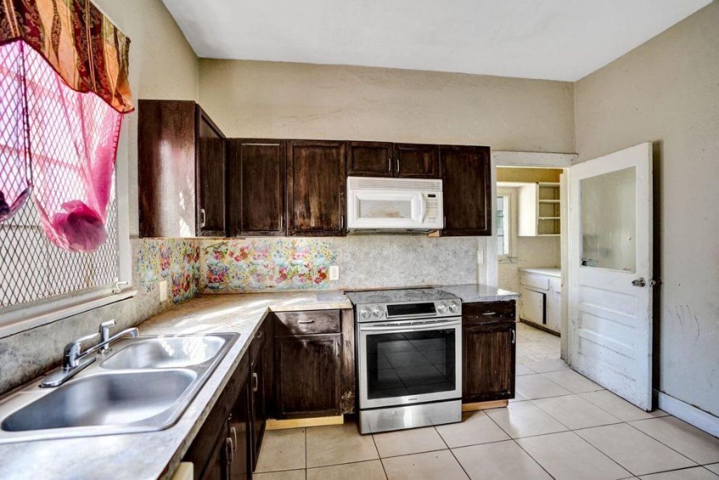 627 30th Street, West Palm Beach, FL 33407 Photo