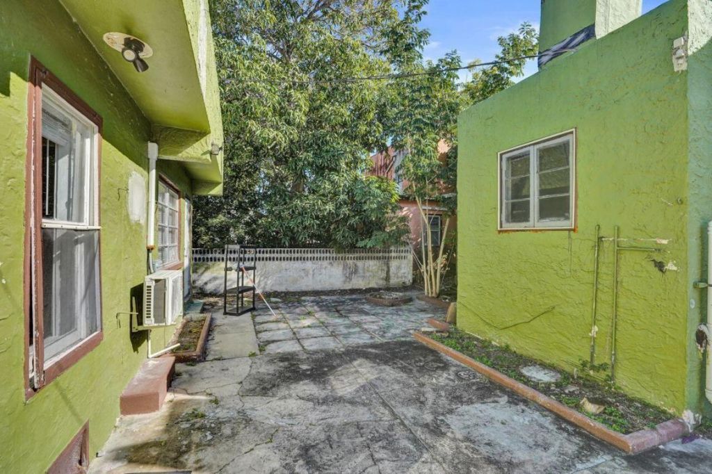 627 30th Street, West Palm Beach, FL 33407 Photo