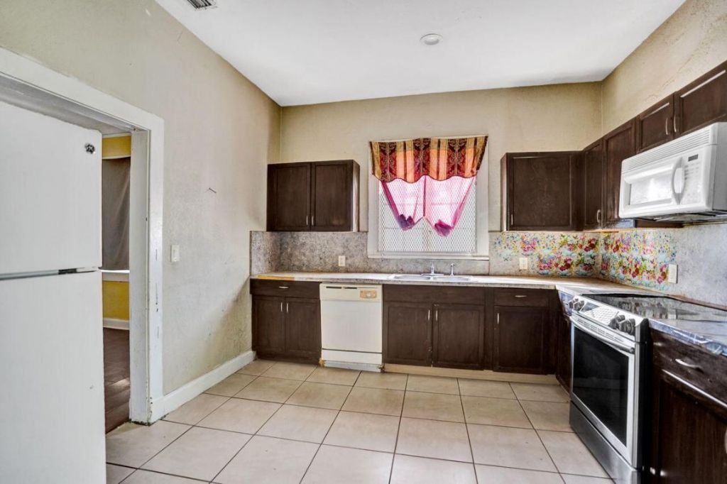 627 30th Street, West Palm Beach, FL 33407 Photo