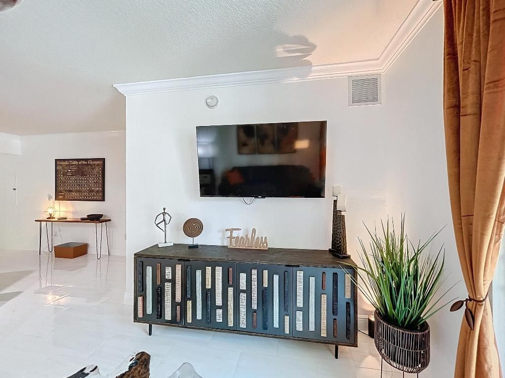 600 S Dixie Highway, Unit 630, West Palm Beach, FL 33401 Photo