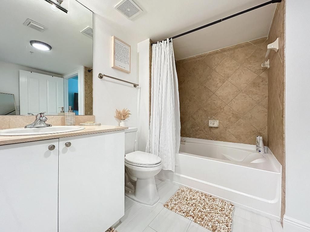 600 S Dixie Highway, Unit 630, West Palm Beach, FL 33401 Photo