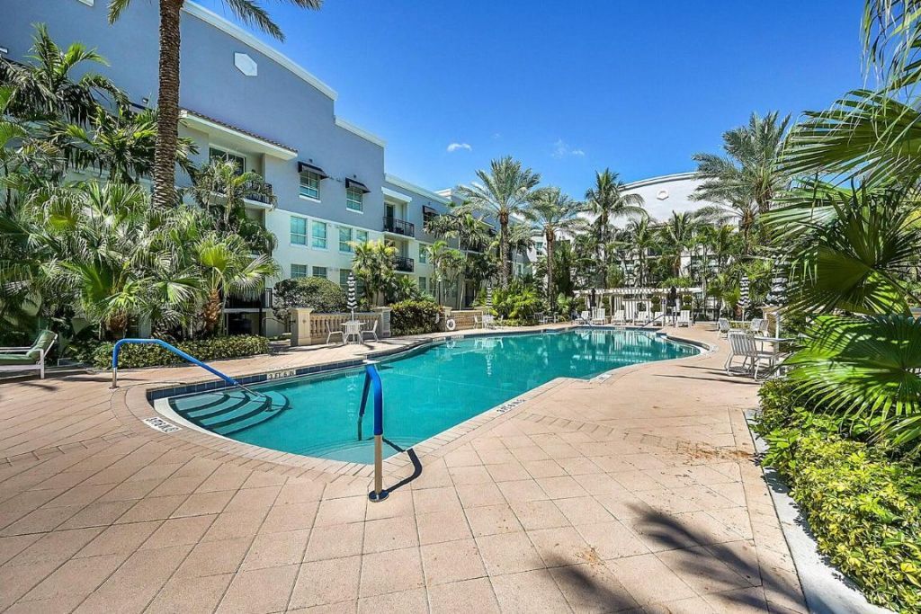 600 S Dixie Highway, Unit 630, West Palm Beach, FL 33401 Photo