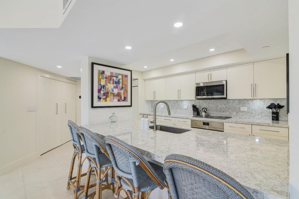 100 SE 5th Avenue, Unit 305, Boca Raton, FL 33432 Photo