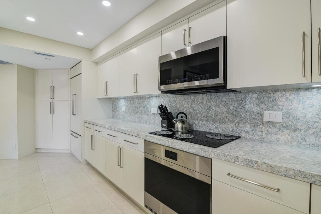 100 SE 5th Avenue, Unit 305, Boca Raton, FL 33432 Photo