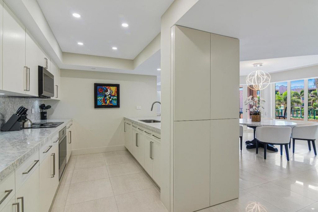 100 SE 5th Avenue, Unit 305, Boca Raton, FL 33432 Photo