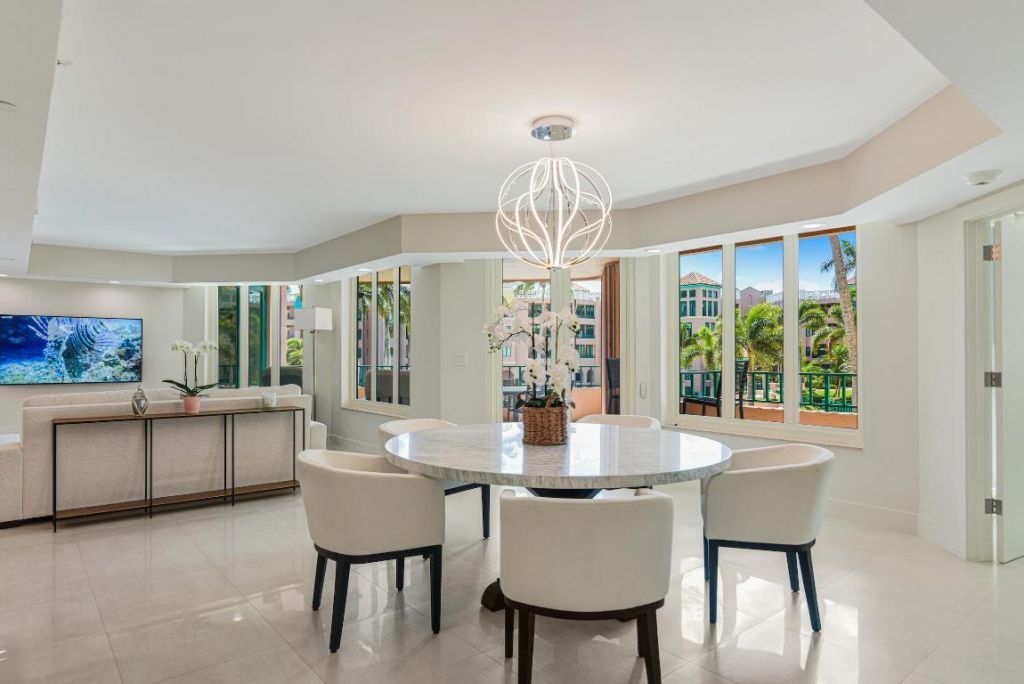 100 SE 5th Avenue, Unit 305, Boca Raton, FL 33432 Photo