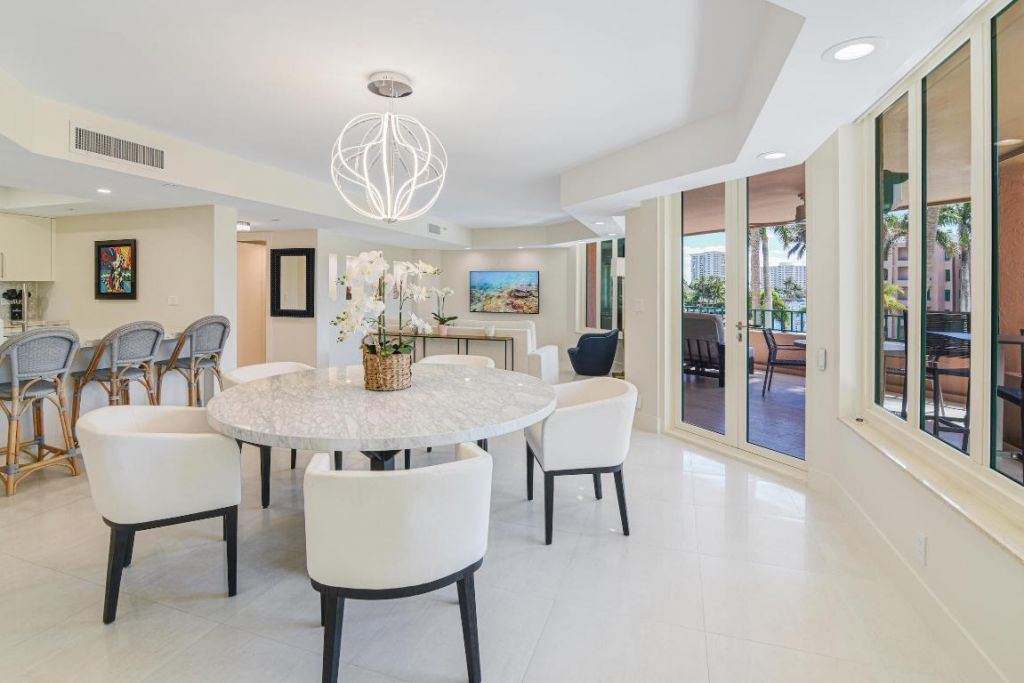 100 SE 5th Avenue, Unit 305, Boca Raton, FL 33432 Photo