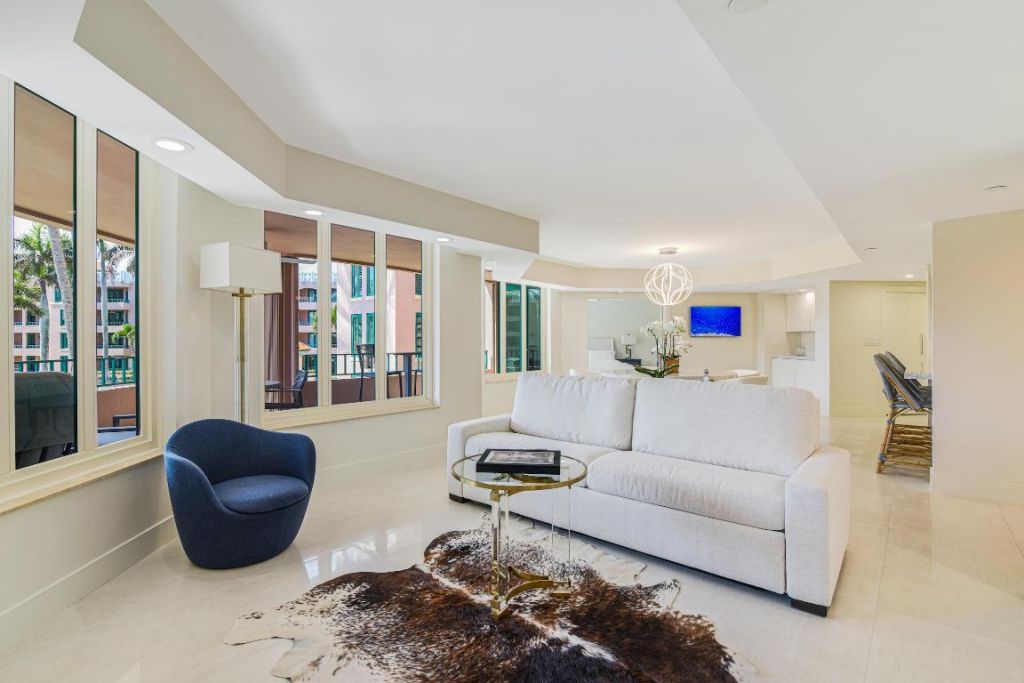 100 SE 5th Avenue, Unit 305, Boca Raton, FL 33432 Photo