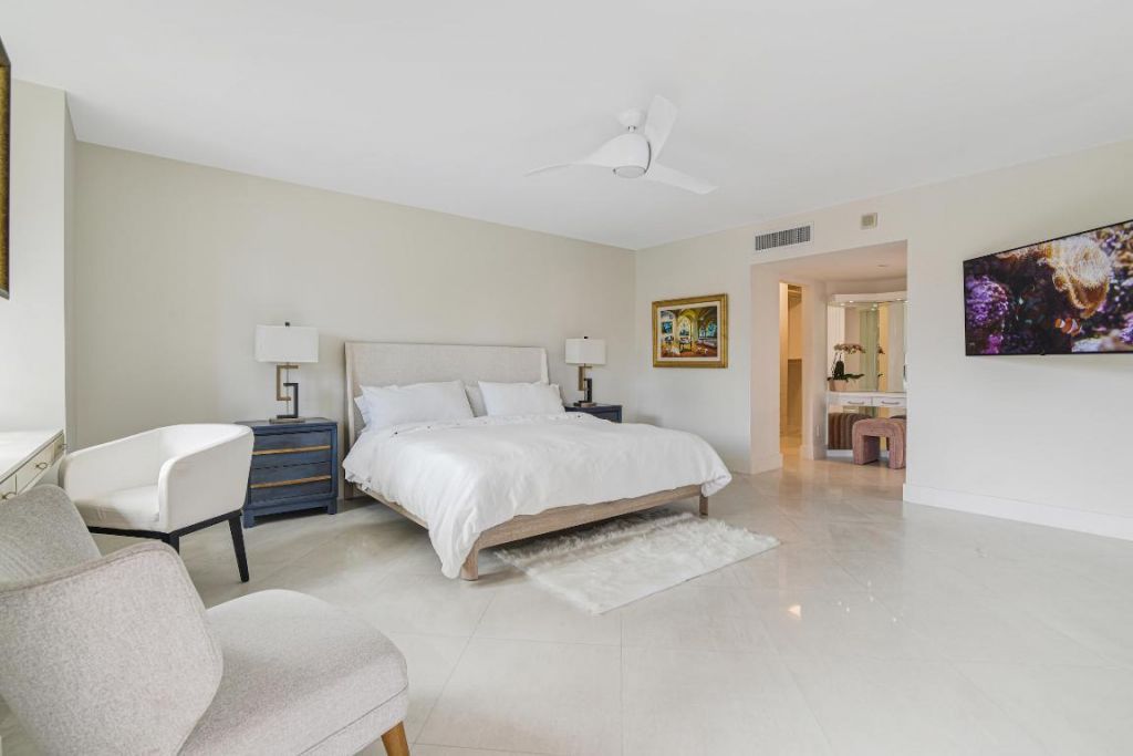 100 SE 5th Avenue, Unit 305, Boca Raton, FL 33432 Photo