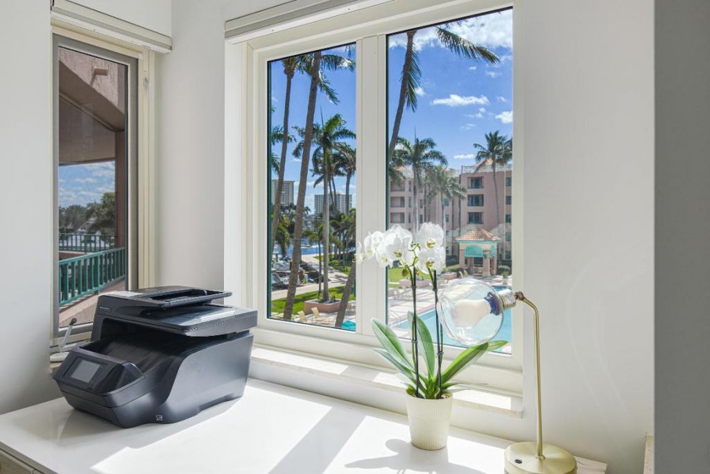 100 SE 5th Avenue, Unit 305, Boca Raton, FL 33432 Photo