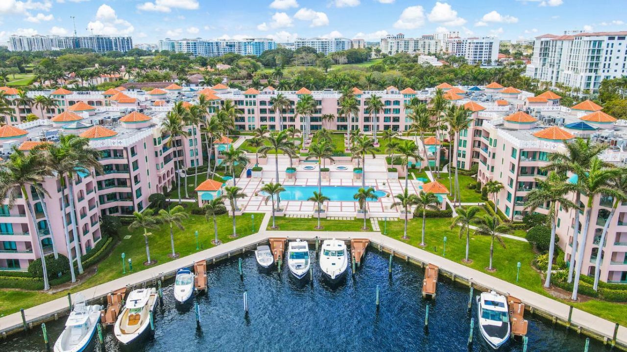 100 SE 5th Avenue, Unit 305, Boca Raton, FL 33432 Photo