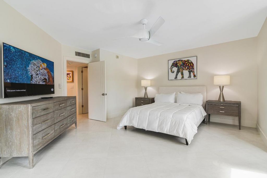 100 SE 5th Avenue, Unit 305, Boca Raton, FL 33432 Photo