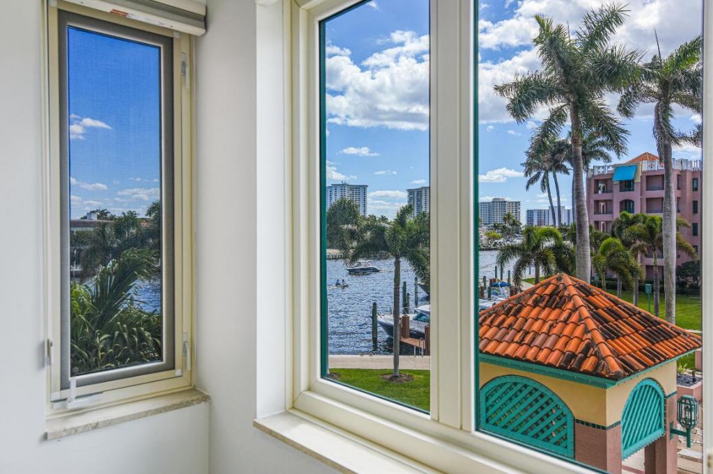 100 SE 5th Avenue, Unit 305, Boca Raton, FL 33432 Photo