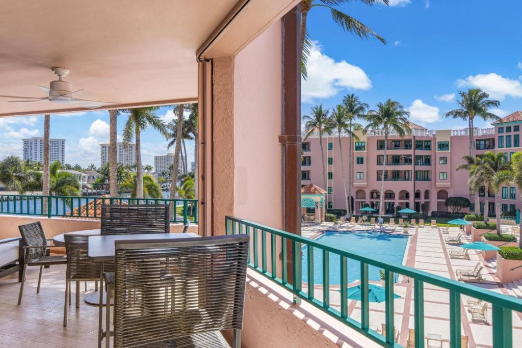 100 SE 5th Avenue, Unit 305, Boca Raton, FL 33432 Photo