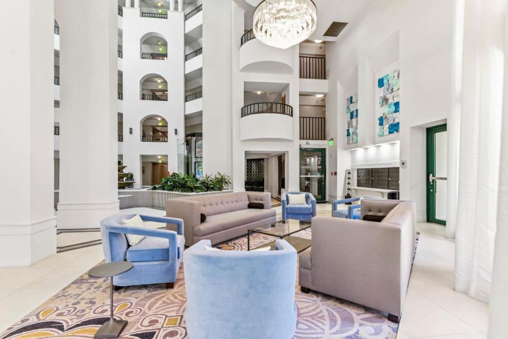 100 SE 5th Avenue, Unit 305, Boca Raton, FL 33432 Photo