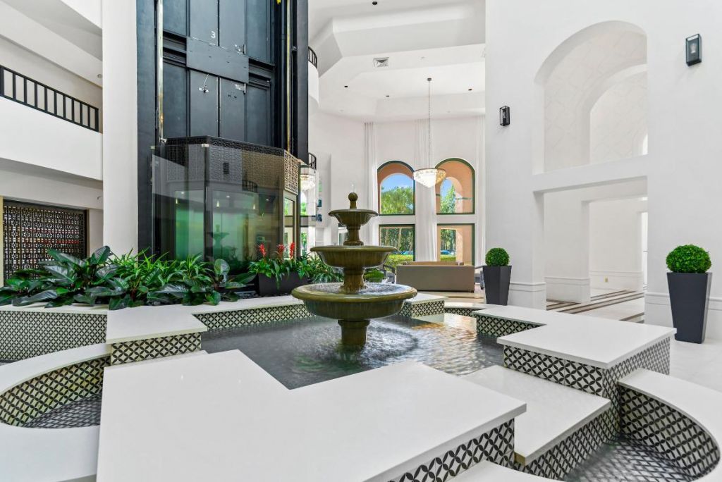 100 SE 5th Avenue, Unit 305, Boca Raton, FL 33432 Photo