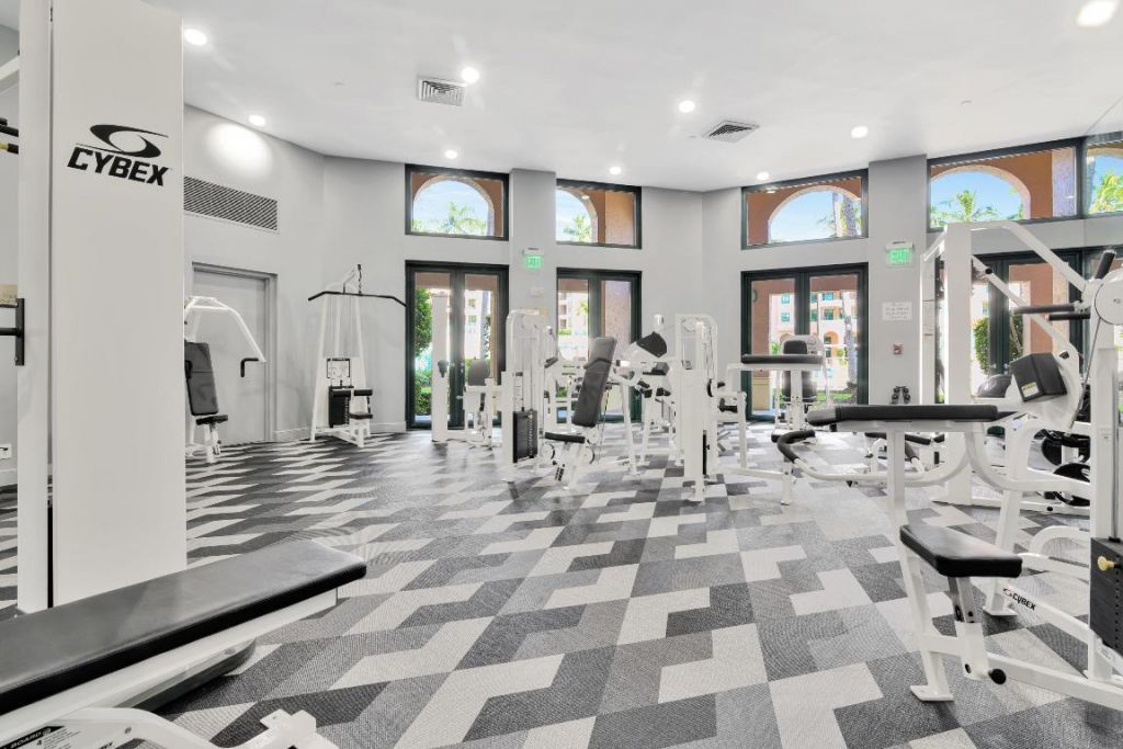 100 SE 5th Avenue, Unit 305, Boca Raton, FL 33432 Photo