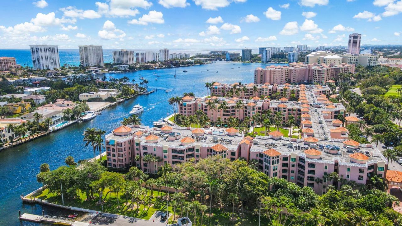 100 SE 5th Avenue, Unit 305, Boca Raton, FL 33432 Photo