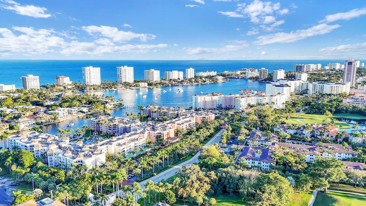 100 SE 5th Avenue, Unit 305, Boca Raton, FL 33432 Photo