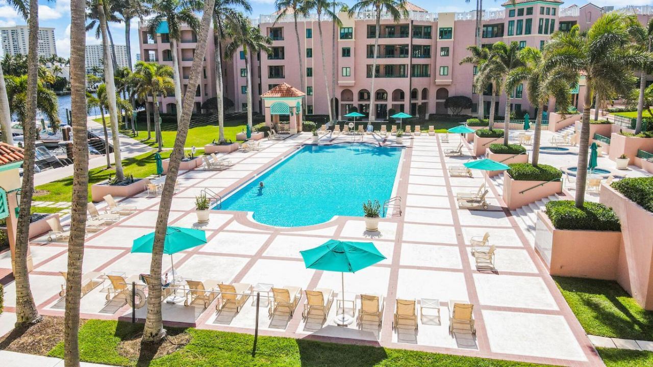 100 SE 5th Avenue, Unit 305, Boca Raton, FL 33432 Photo