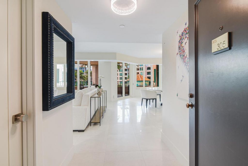 100 SE 5th Avenue, Unit 305, Boca Raton, FL 33432 Photo