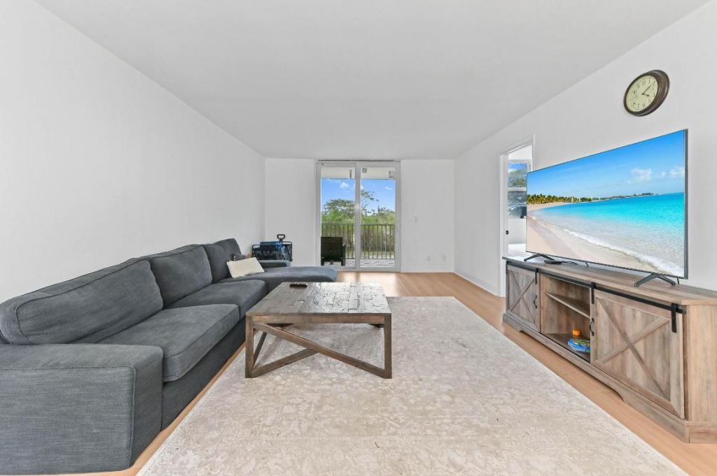 5700 NW 2nd Avenue, Unit 211, Boca Raton, FL 33487 Photo