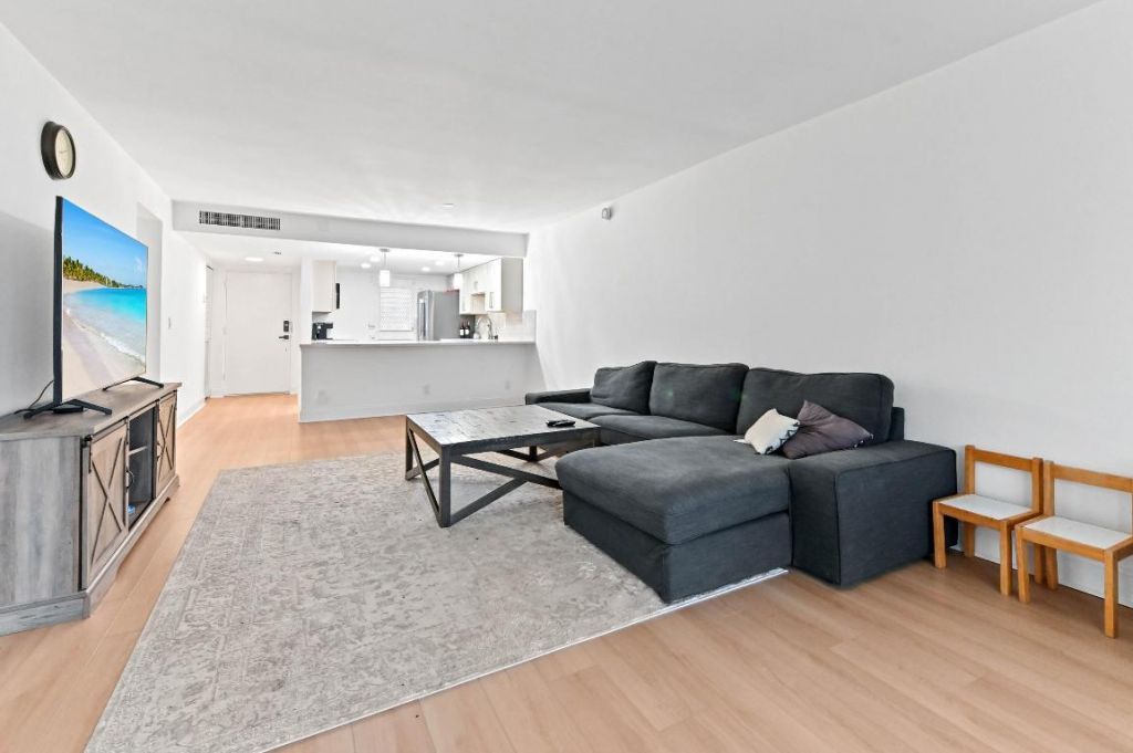 5700 NW 2nd Avenue, Unit 211, Boca Raton, FL 33487 Photo