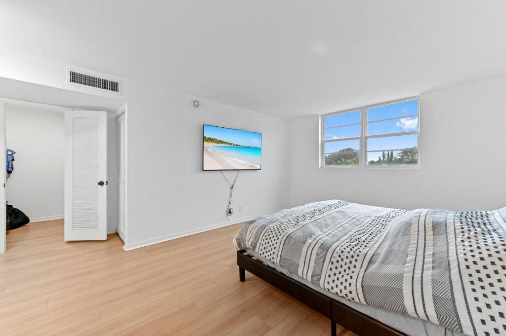 5700 NW 2nd Avenue, Unit 211, Boca Raton, FL 33487 Photo