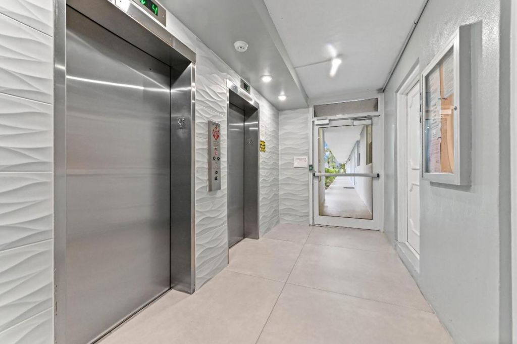 5700 NW 2nd Avenue, Unit 211, Boca Raton, FL 33487 Photo