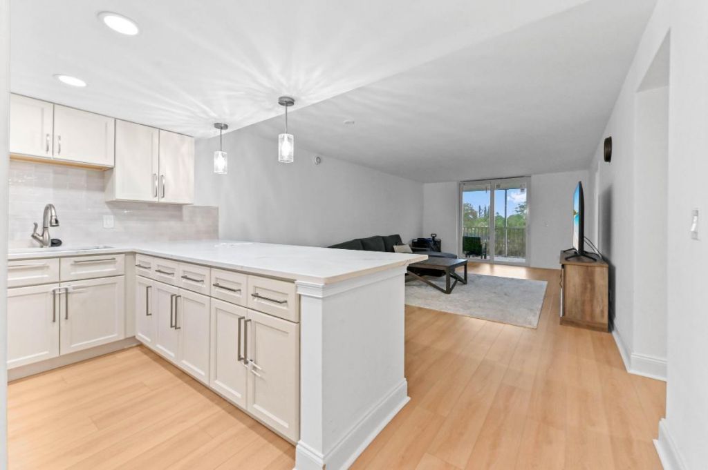 5700 NW 2nd Avenue, Unit 211, Boca Raton, FL 33487 Photo