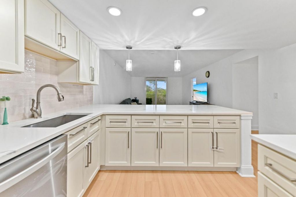 5700 NW 2nd Avenue, Unit 211, Boca Raton, FL 33487 Photo