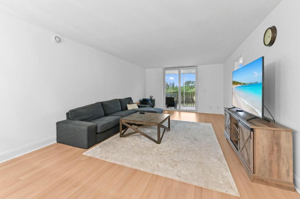 5700 NW 2nd Avenue, Unit 211, Boca Raton, FL 33487 Photo