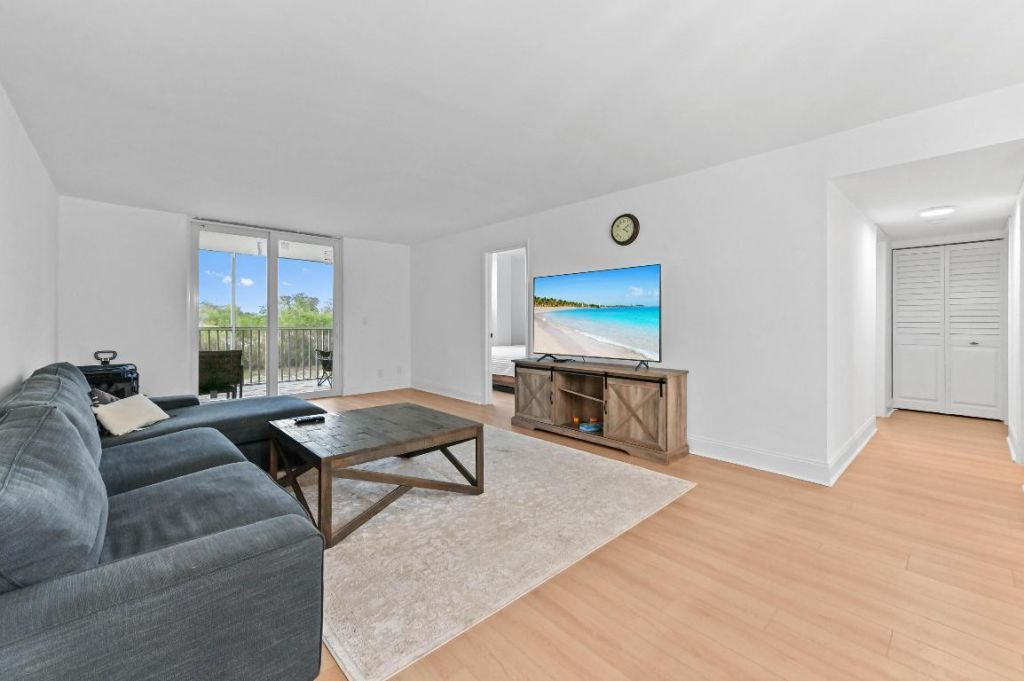 5700 NW 2nd Avenue, Unit 211, Boca Raton, FL 33487 Photo