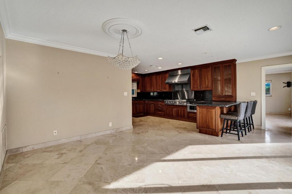 7050 NE 7th Avenue, Boca Raton, FL 33487 Photo