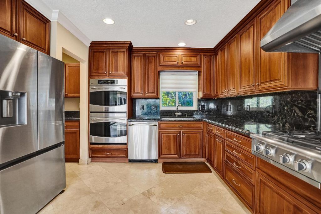 7050 NE 7th Avenue, Boca Raton, FL 33487 Photo