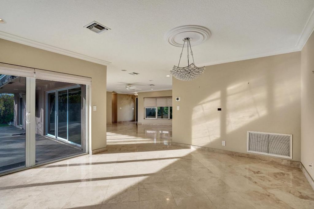 7050 NE 7th Avenue, Boca Raton, FL 33487 Photo