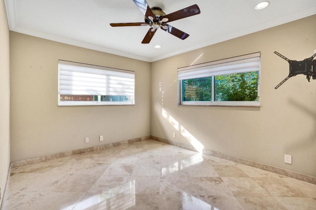 7050 NE 7th Avenue, Boca Raton, FL 33487 Photo